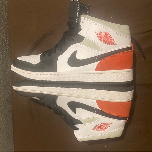 Nike Air Jordan 1 Mid SE Red Black Toe Excellent Condition men size 13